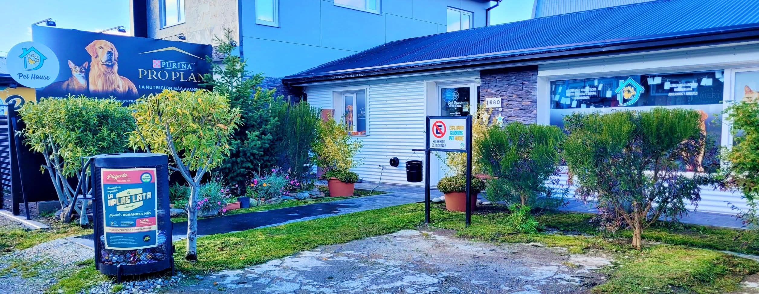 Frente del local Pet House